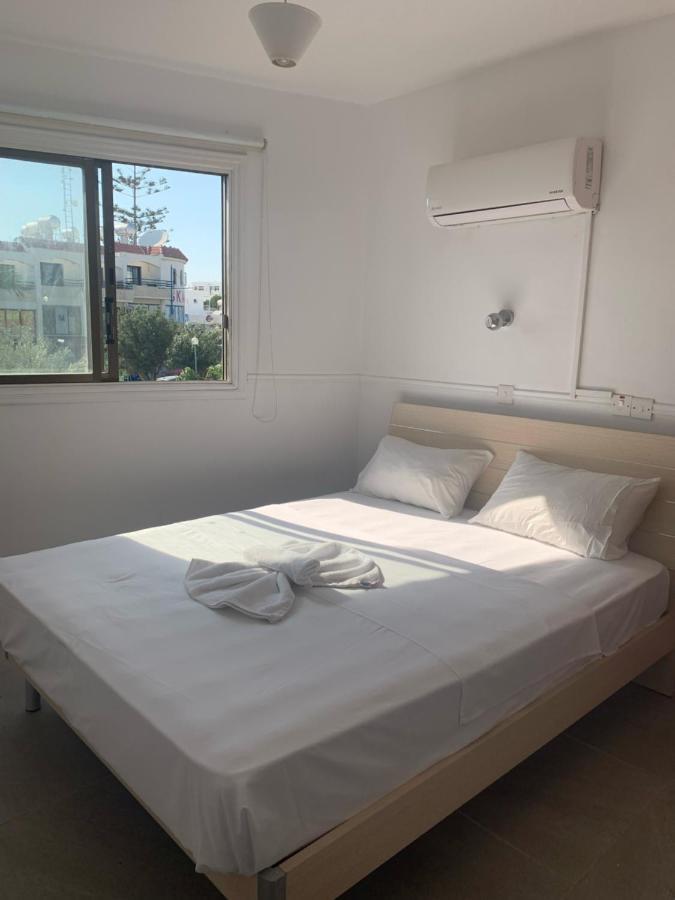 Flora Maria Hotel Ayía Nápa Extérieur photo